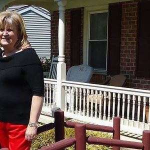 Meet your Posher, Lois